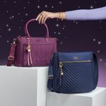 Bolso-para-mujer-casual-en-poliester-de-color-morado-con-distintos-compartimentos-y-asa-removible.​