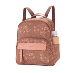 Mochila-para-mujer-casual-en-poliester-color-marron-con-distintos-compartimentos-y-asas-regulables.