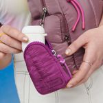 estuche-de-mujer-para-colgar-en-una-mochila